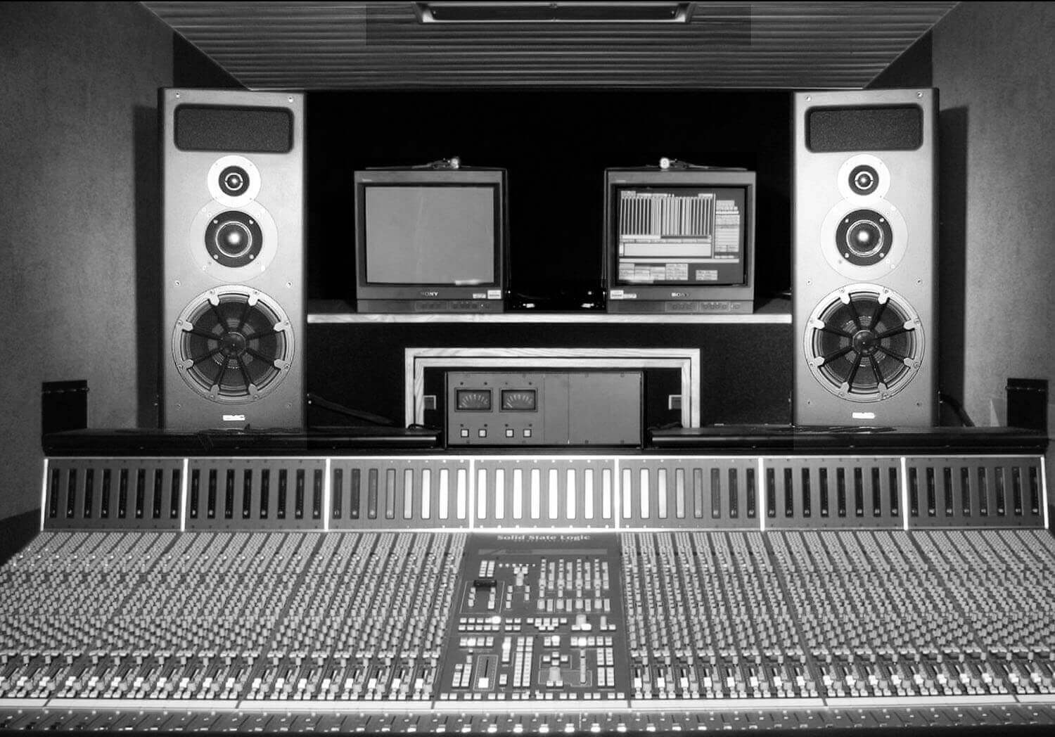 BBC SOUND 1 OUTSIDE BROADCAST TRUCK